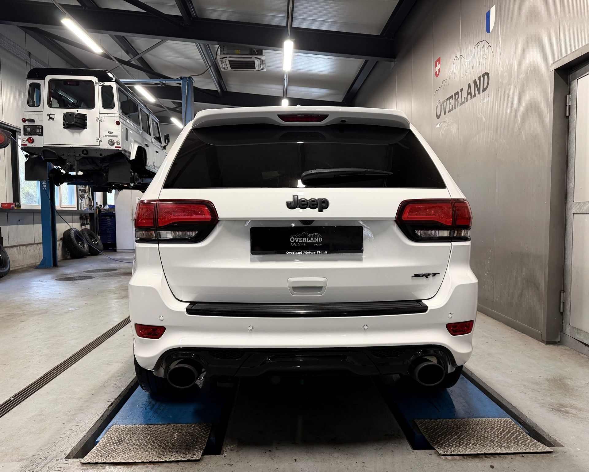 JEEP Grand Cherokee 6.4 V8 HEMI SRT8 Automatic-image-3