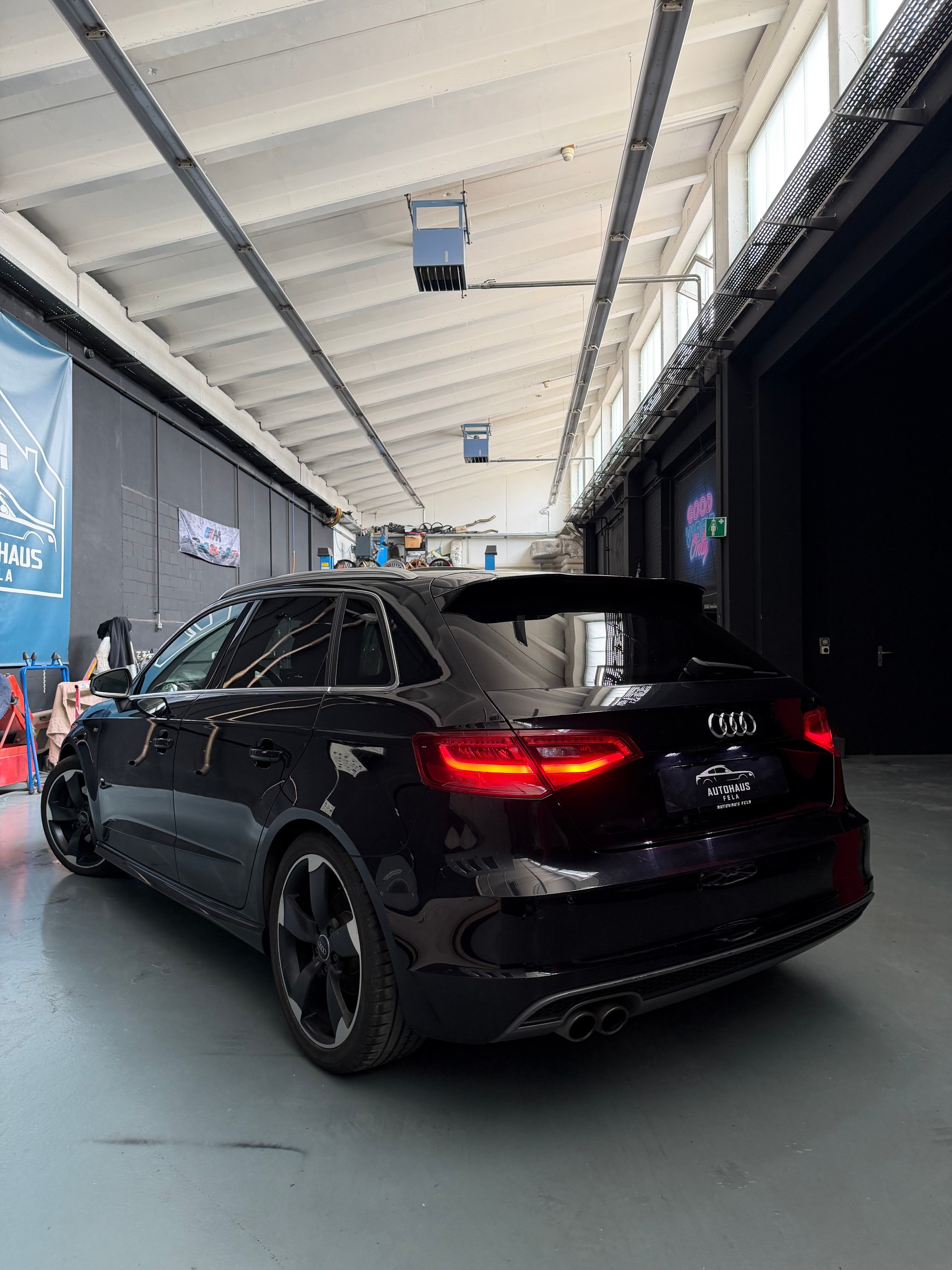 AUDI A3 Sportback 1.8 TFSI Attraction S-tronic-image-2