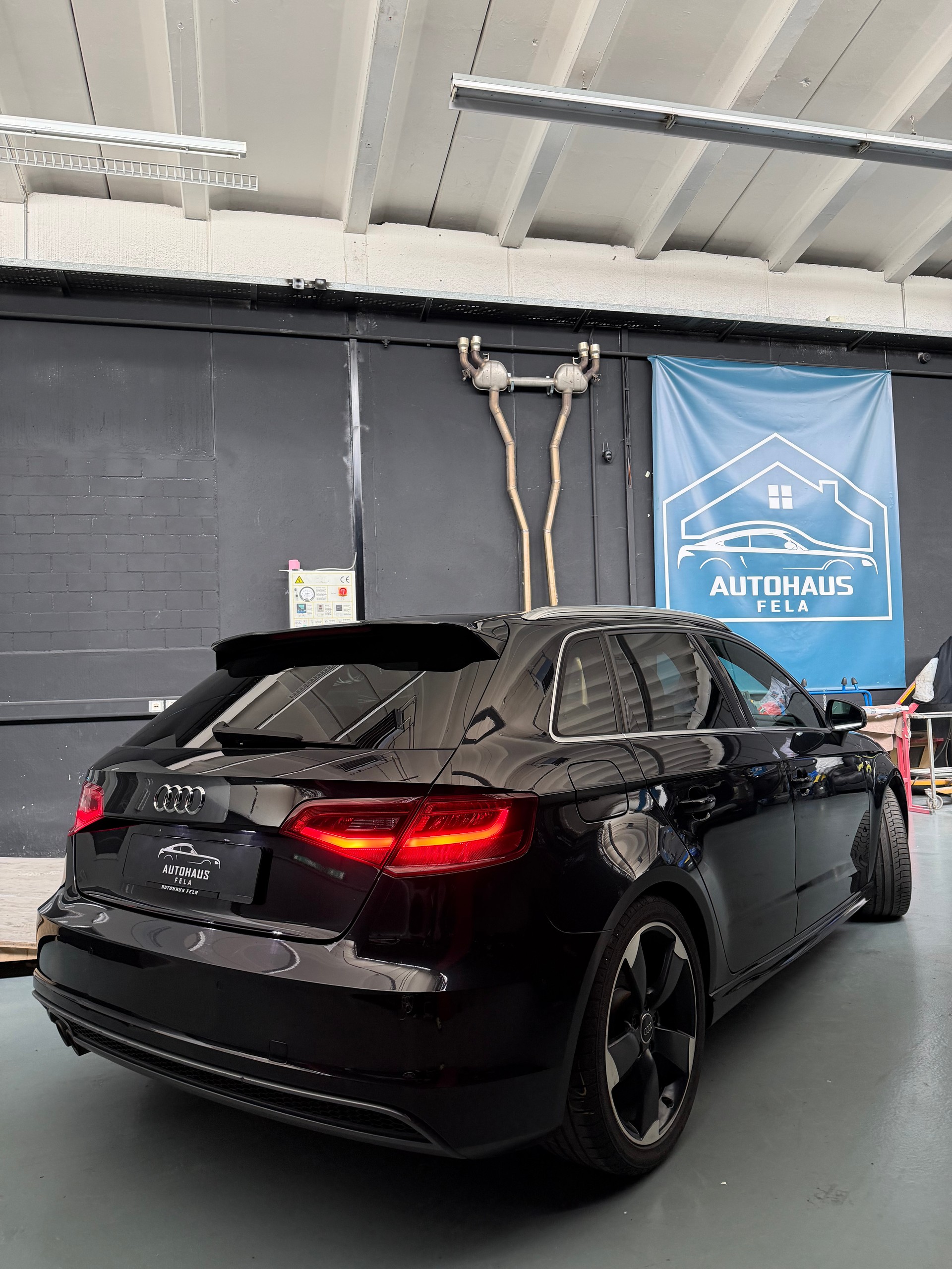 AUDI A3 Sportback 1.8 TFSI Attraction S-tronic-image-1