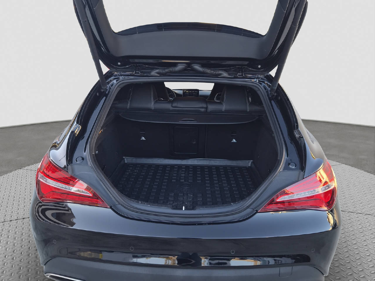 MERCEDES-BENZ CLA 200 Urban Shooting Brake-image-14