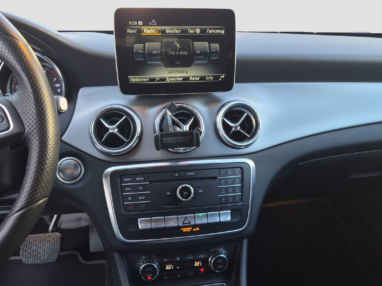 MERCEDES-BENZ CLA 200 Urban Shooting Brake-image-11