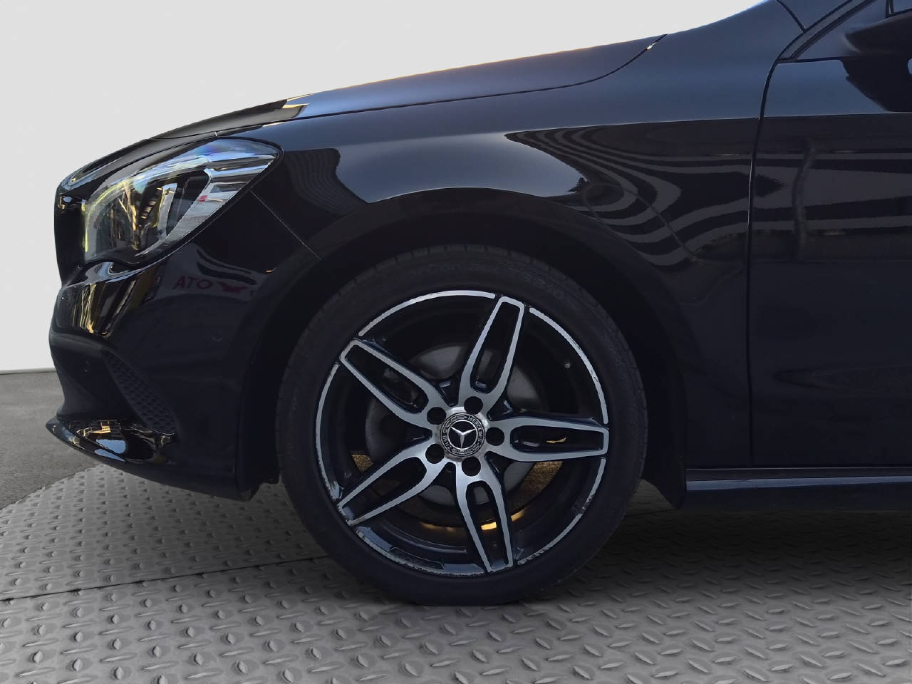 MERCEDES-BENZ CLA 200 Urban Shooting Brake-image-15
