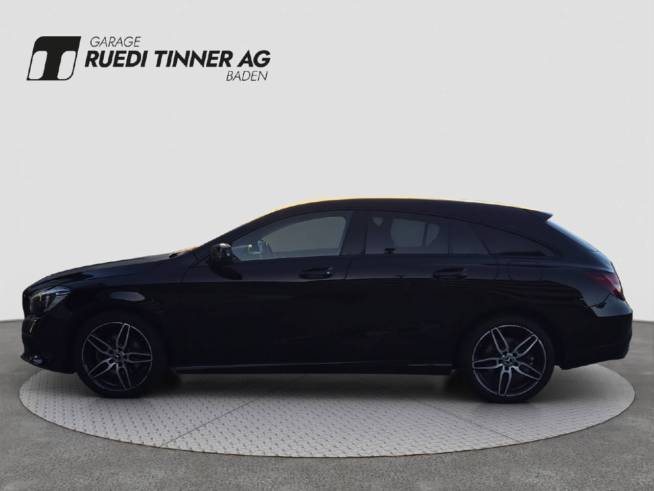 MERCEDES-BENZ CLA 200 Urban Shooting Brake-image-2