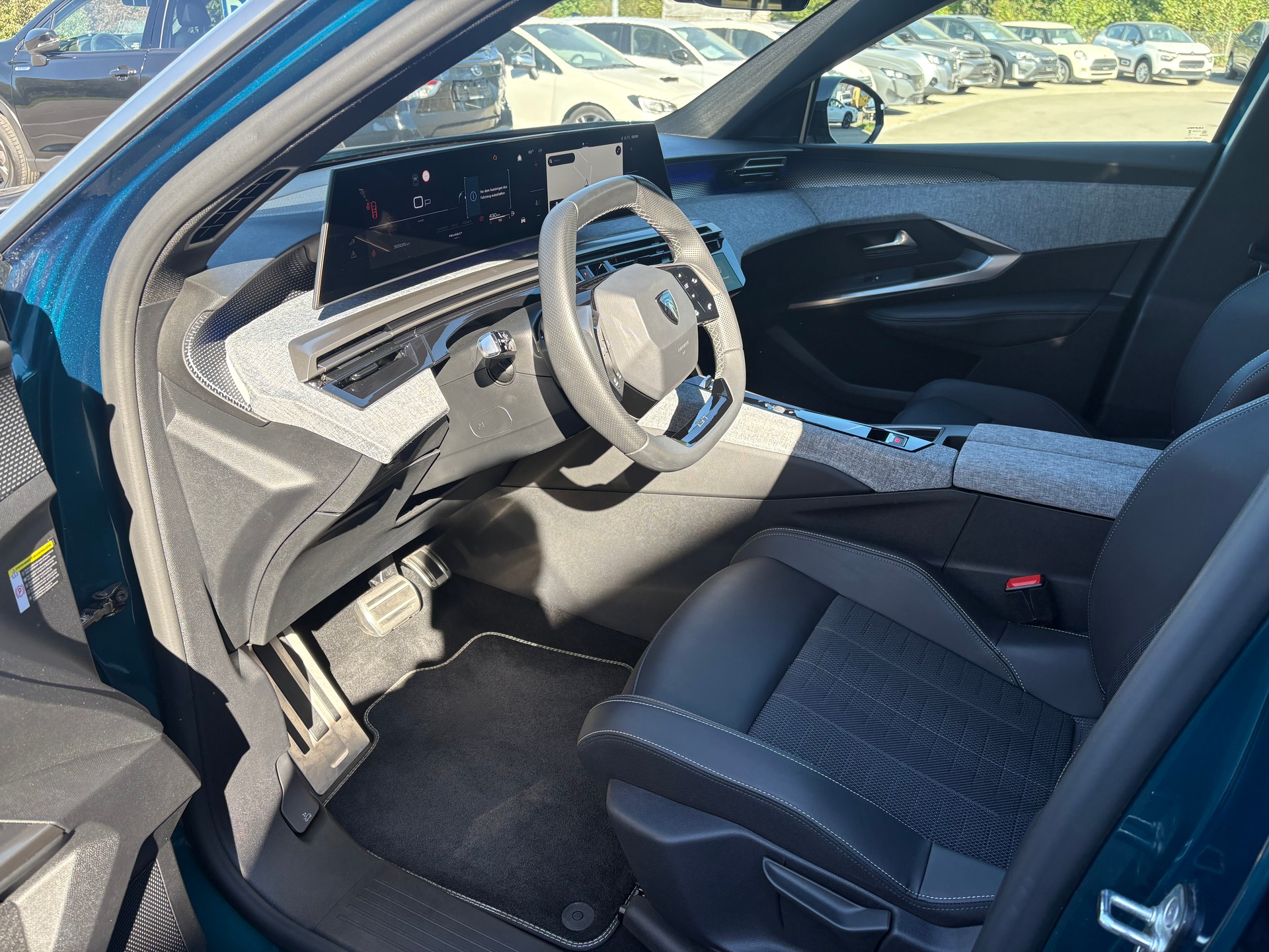 PEUGEOT 3008 1.2 Hybrid GT-image-7