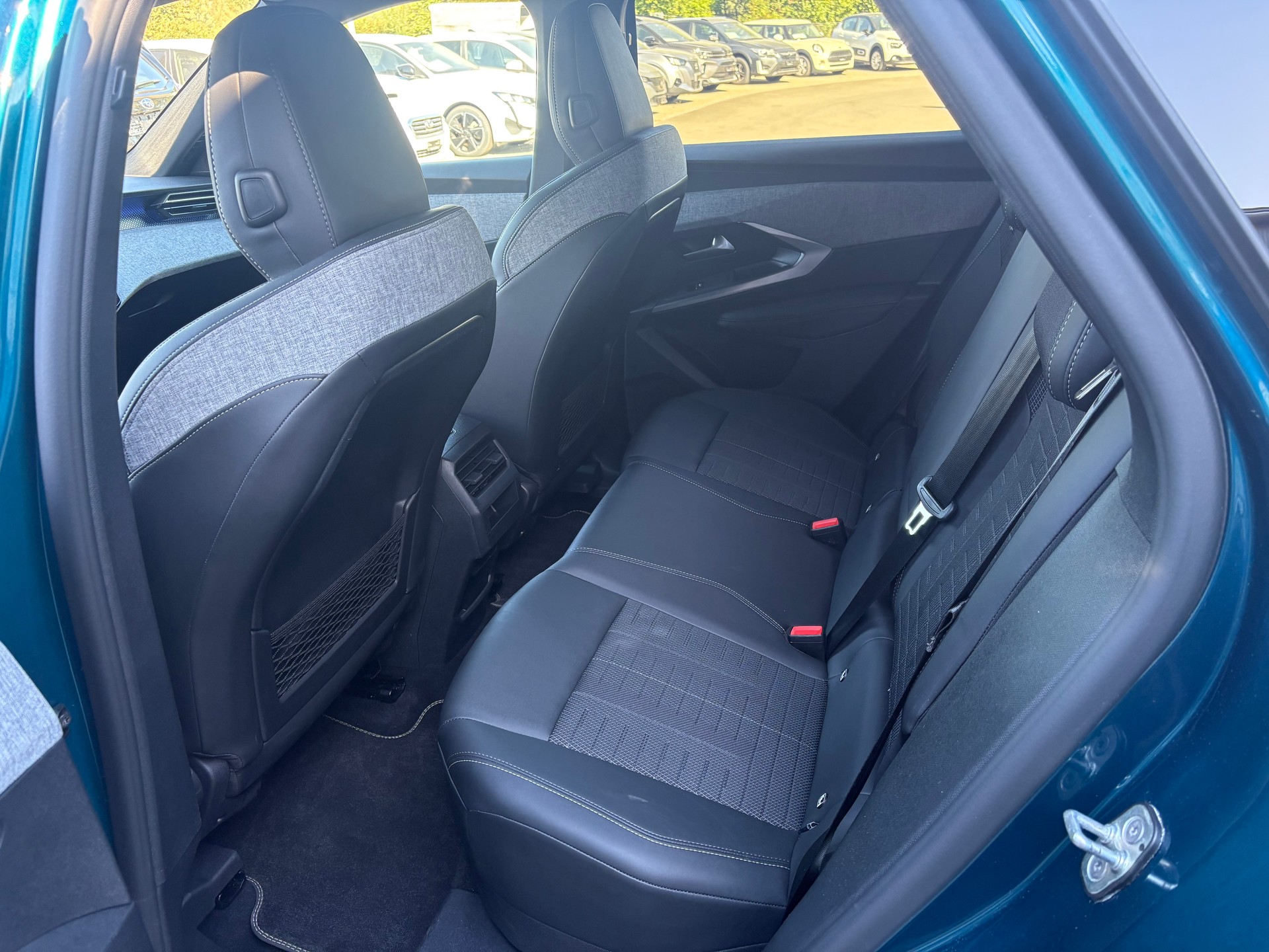 PEUGEOT 3008 1.2 Hybrid GT-image-5