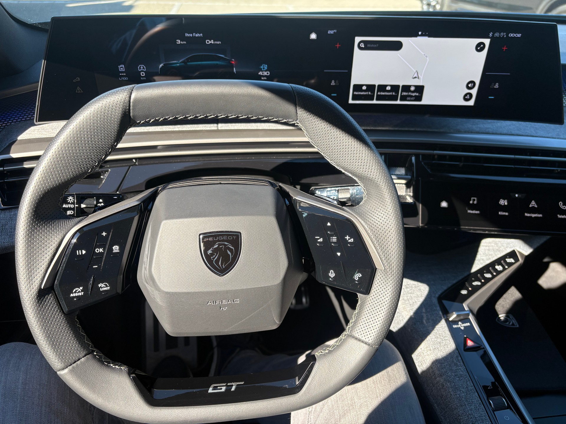 PEUGEOT 3008 1.2 Hybrid GT-image-9