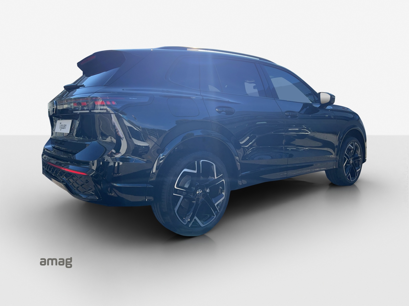 VW Tiguan 2.0 TSI DSG R-Line 4Motion-image-4