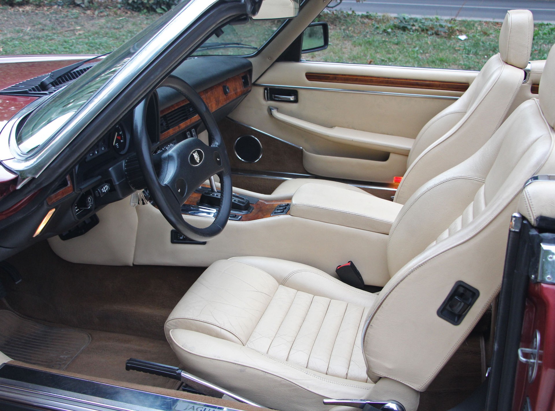 JAGUAR XJS 5.3 V12 Convertible-image-7