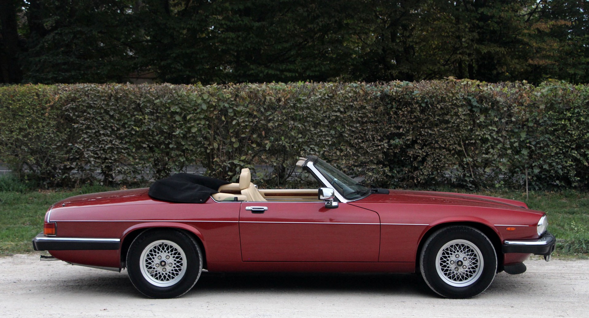 JAGUAR XJS 5.3 V12 Convertible-image-18