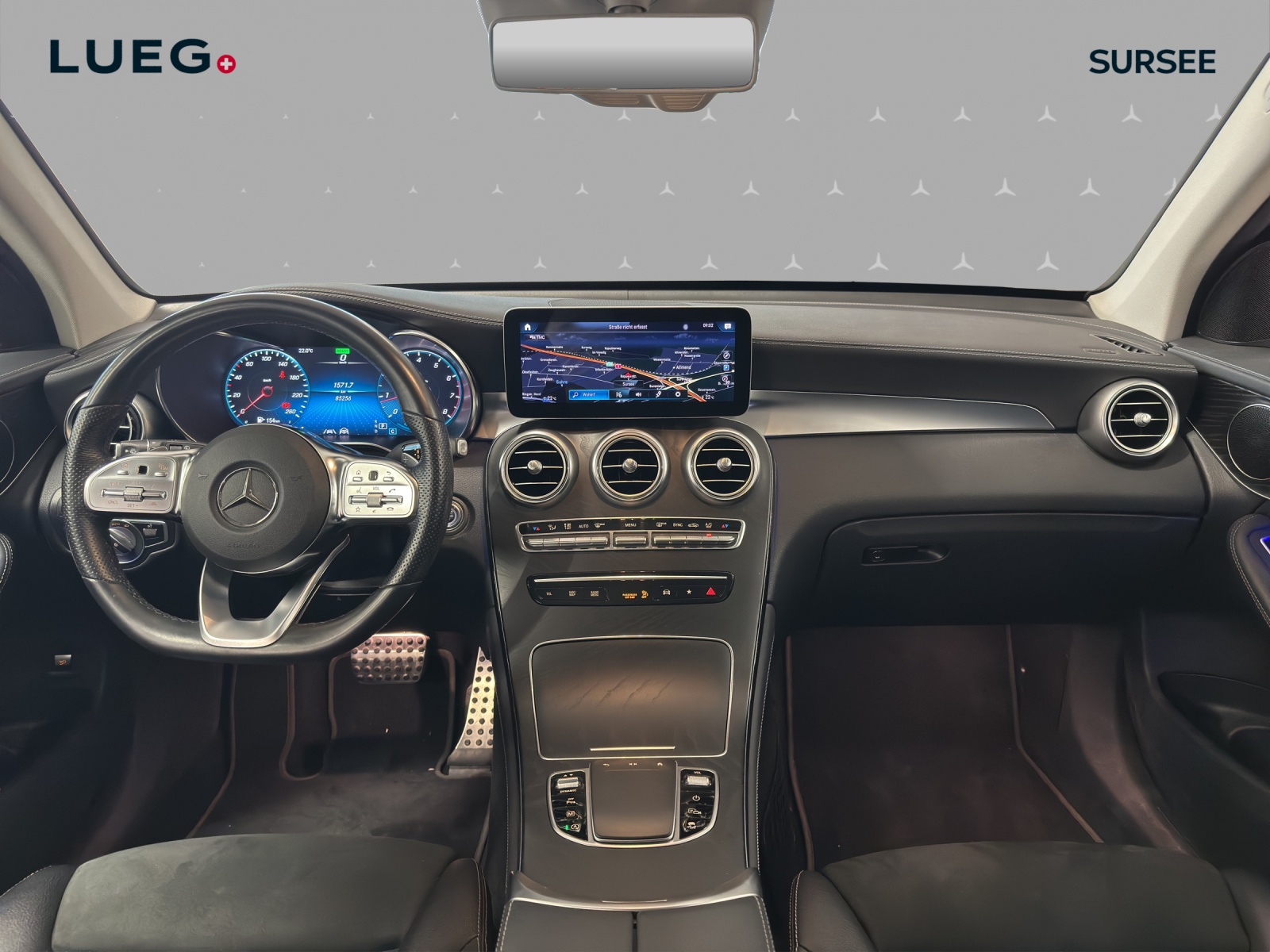 MERCEDES-BENZ GLC 300 AMG Line 4Matic 9G-Tronic-image-10