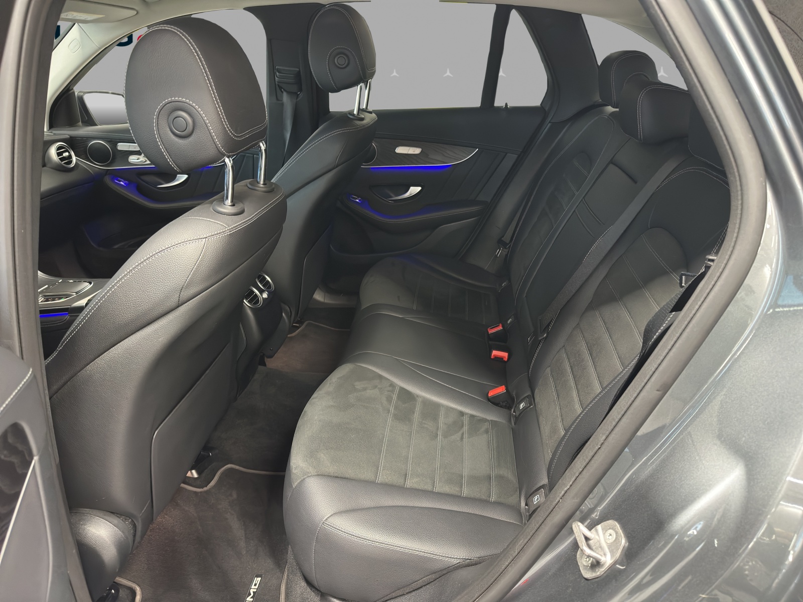 MERCEDES-BENZ GLC 300 AMG Line 4Matic 9G-Tronic-image-13