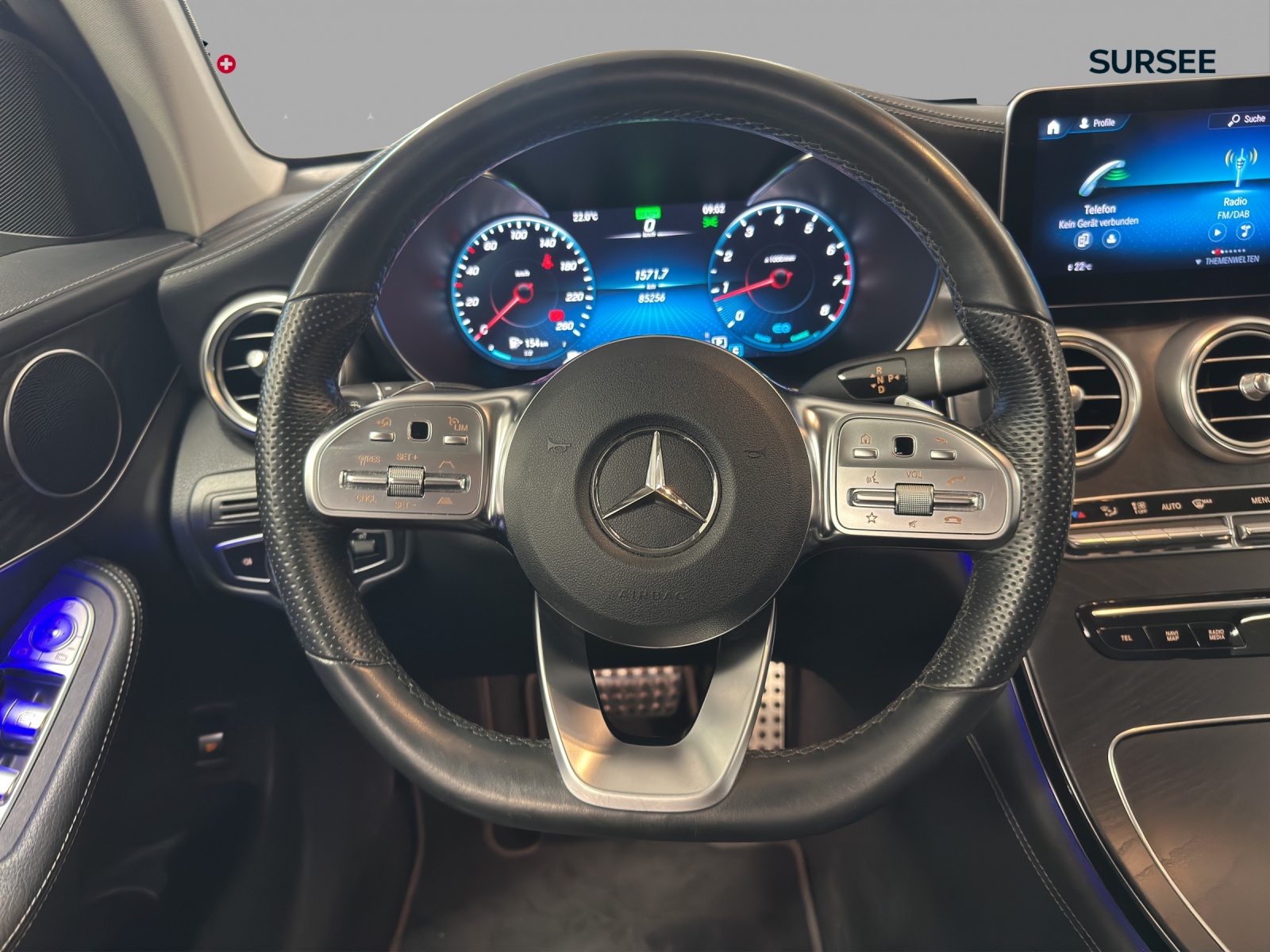 MERCEDES-BENZ GLC 300 AMG Line 4Matic 9G-Tronic-image-9