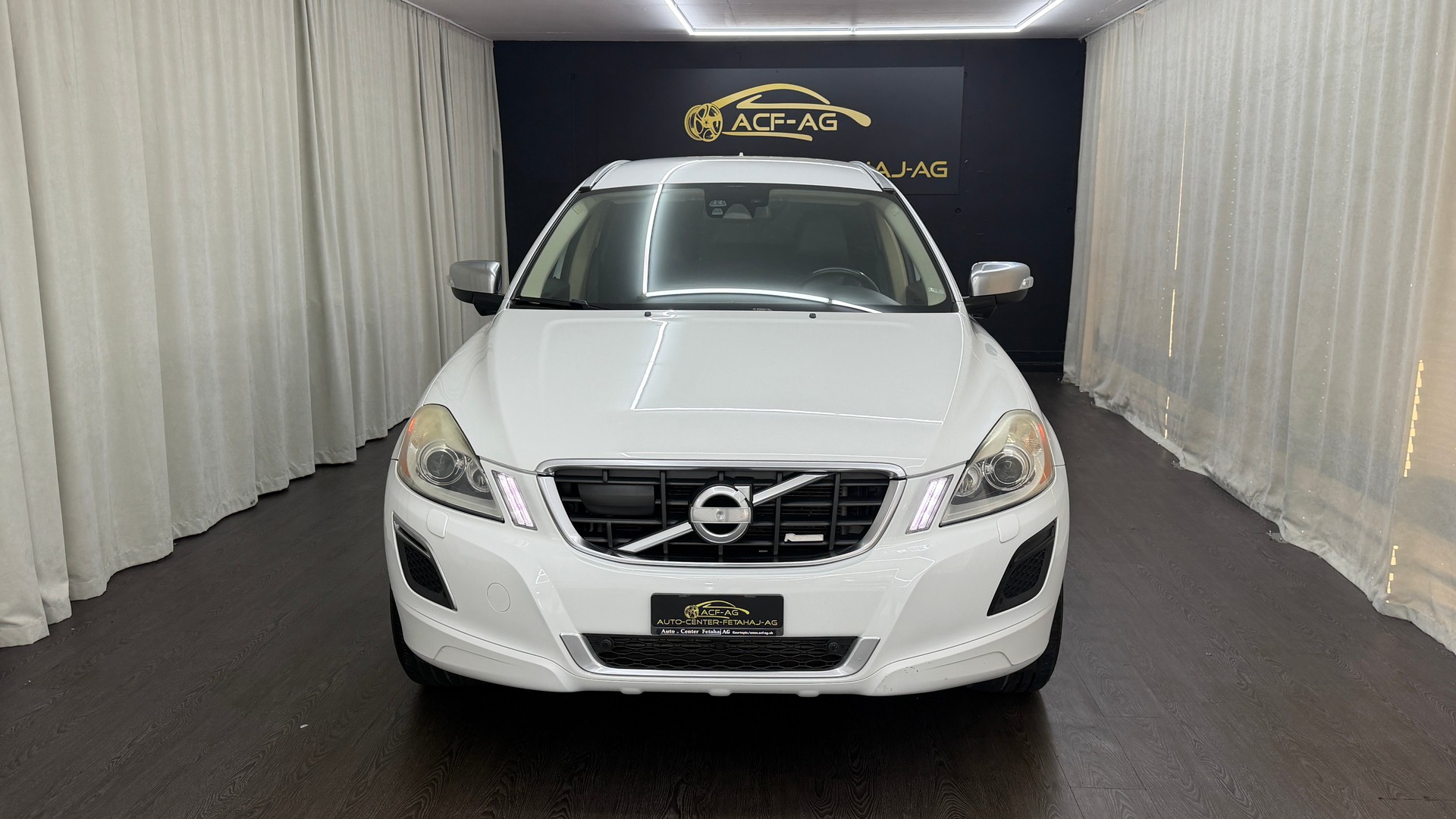 VOLVO XC60 D5 AWD R-Design Geartronic-image-1