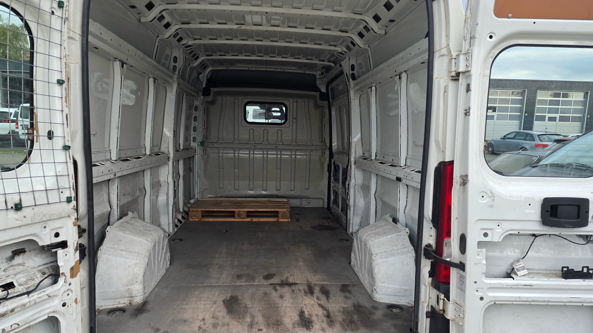 CITROEN Jumper 35 2.0 BlueHDi 130 Attraction L3H2-image-4