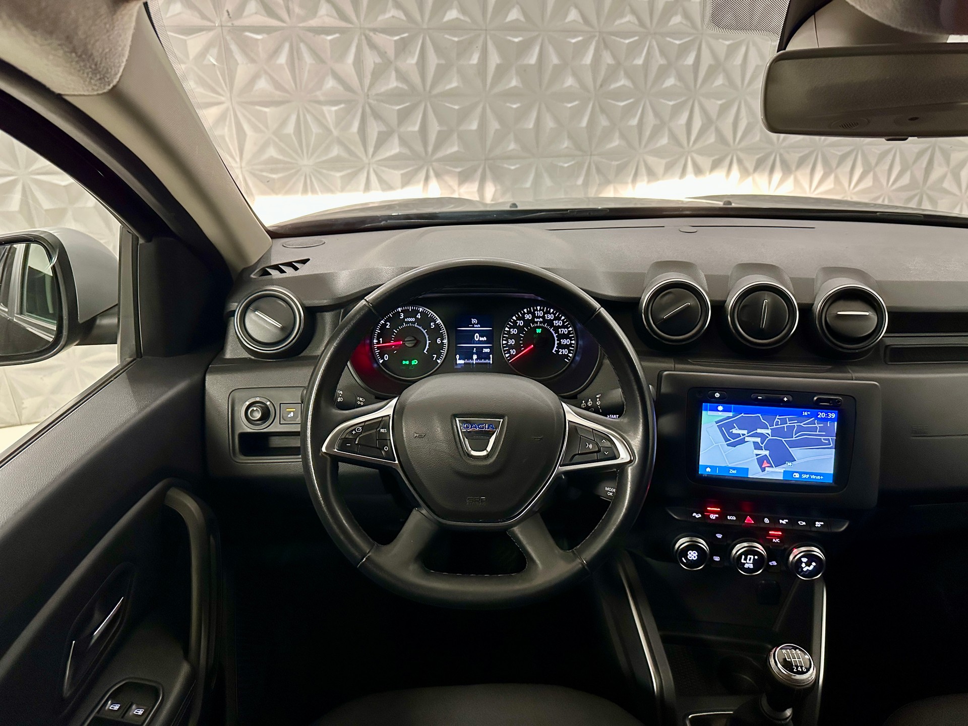DACIA Duster SCe 115 Prestige 4x4-image-22
