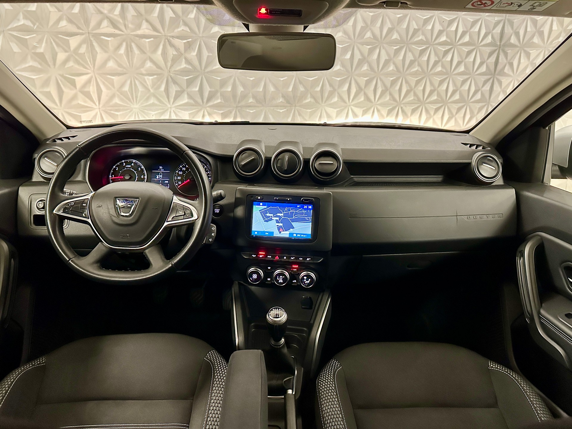 DACIA Duster SCe 115 Prestige 4x4-image-15