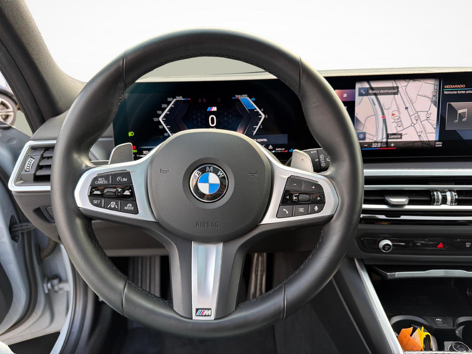 BMW 320d xDrive Touring-image-12