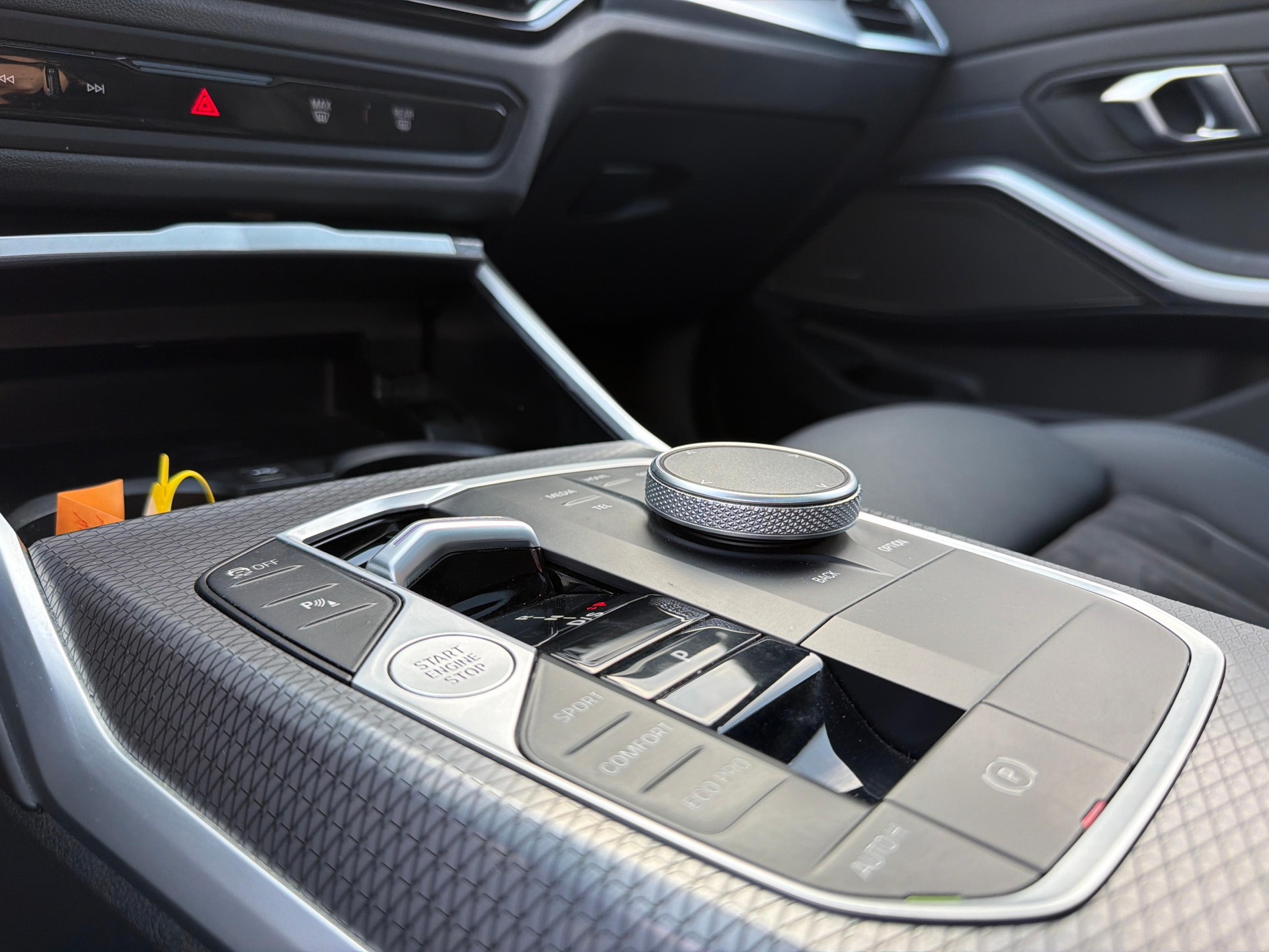 BMW 320d xDrive Touring-image-16