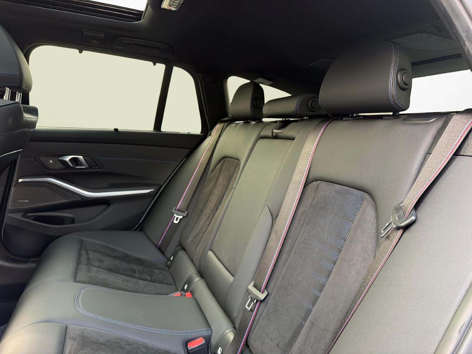 BMW 320d xDrive Touring-image-19