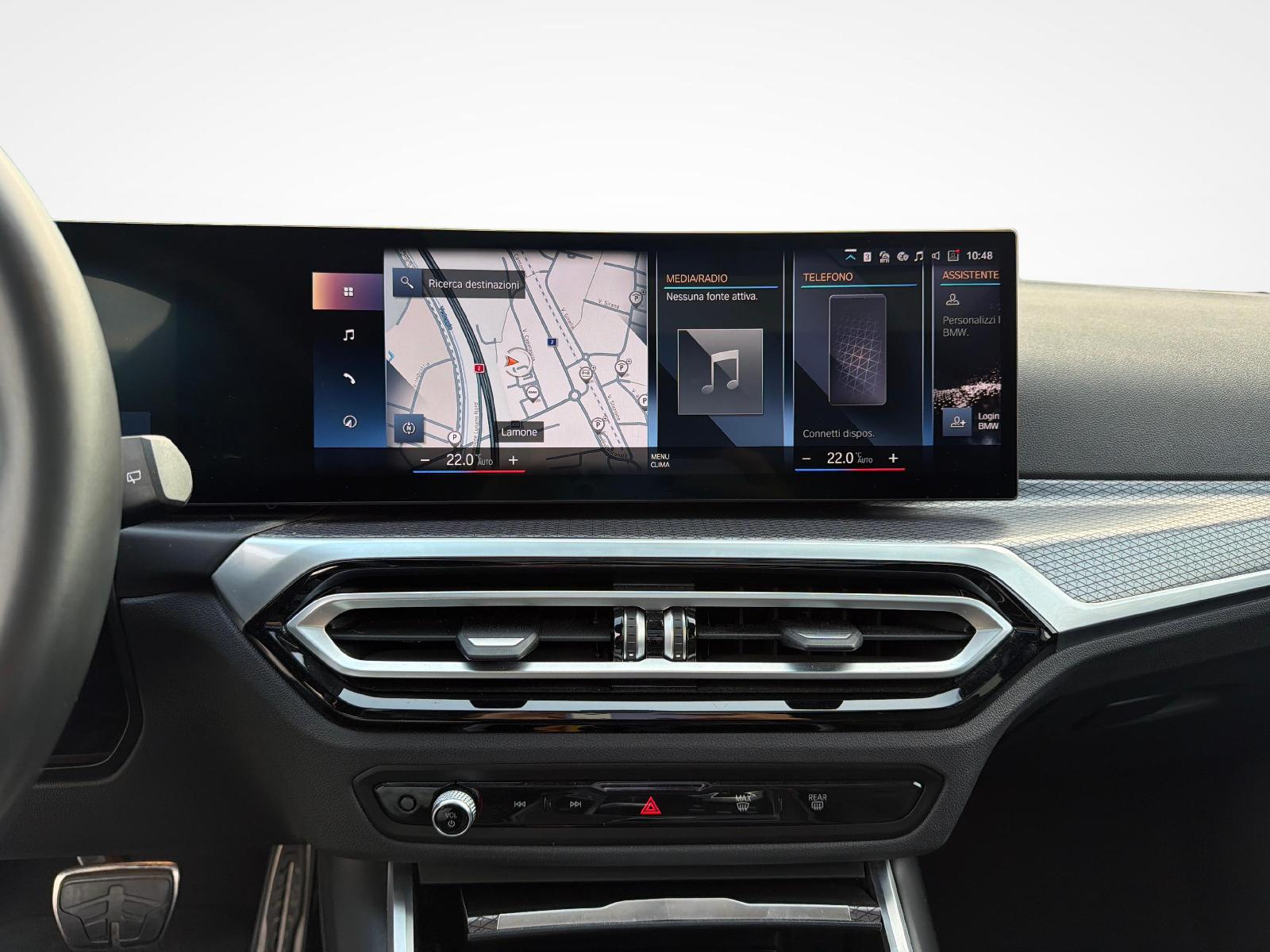 BMW 320d xDrive Touring-image-15