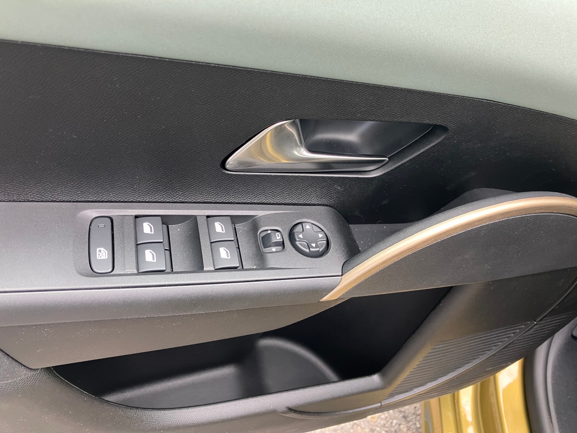 LANCIA YPSILON-image-5