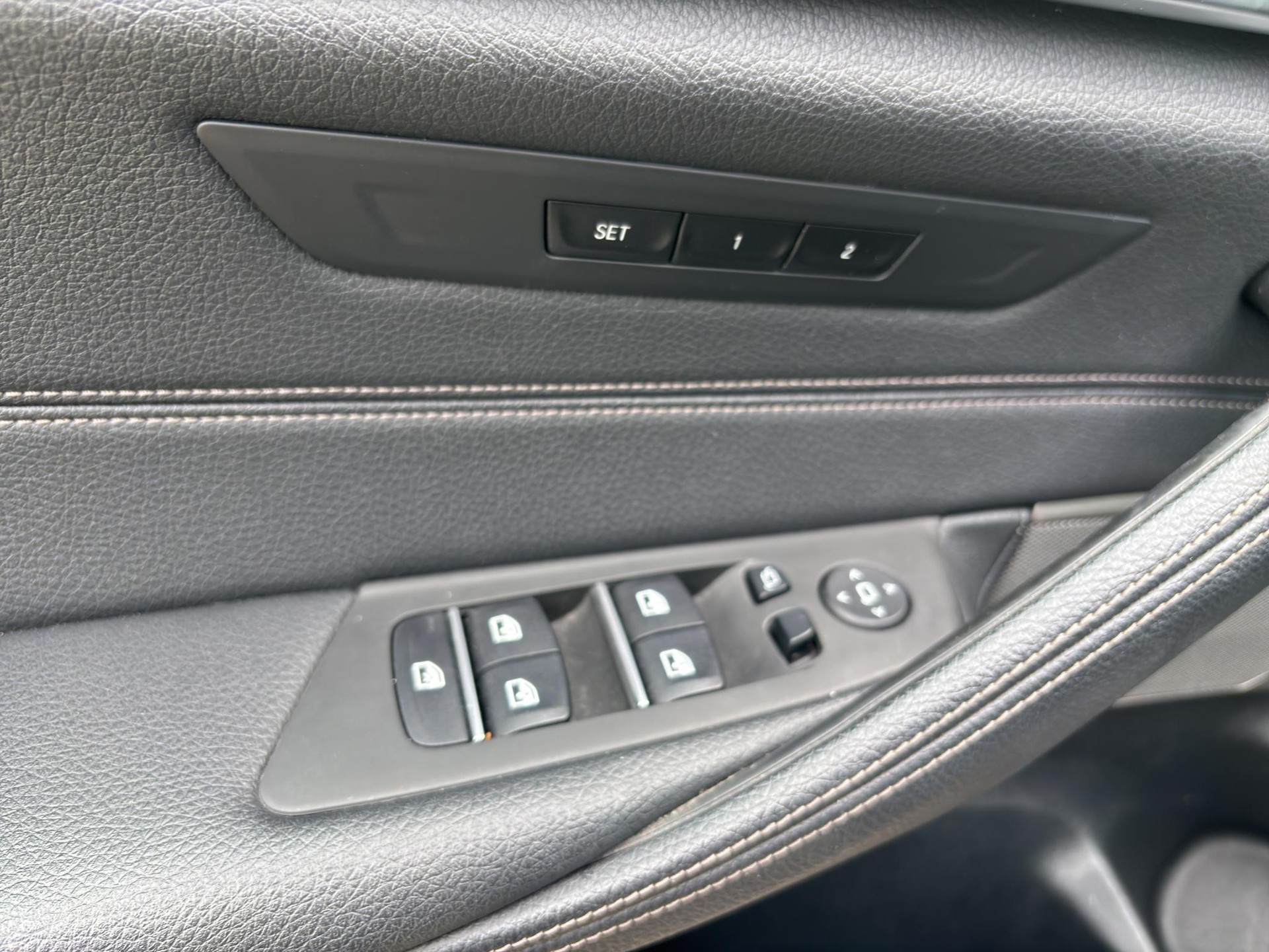 BMW 530e xDrive Touring M Sport Steptronic-image-9