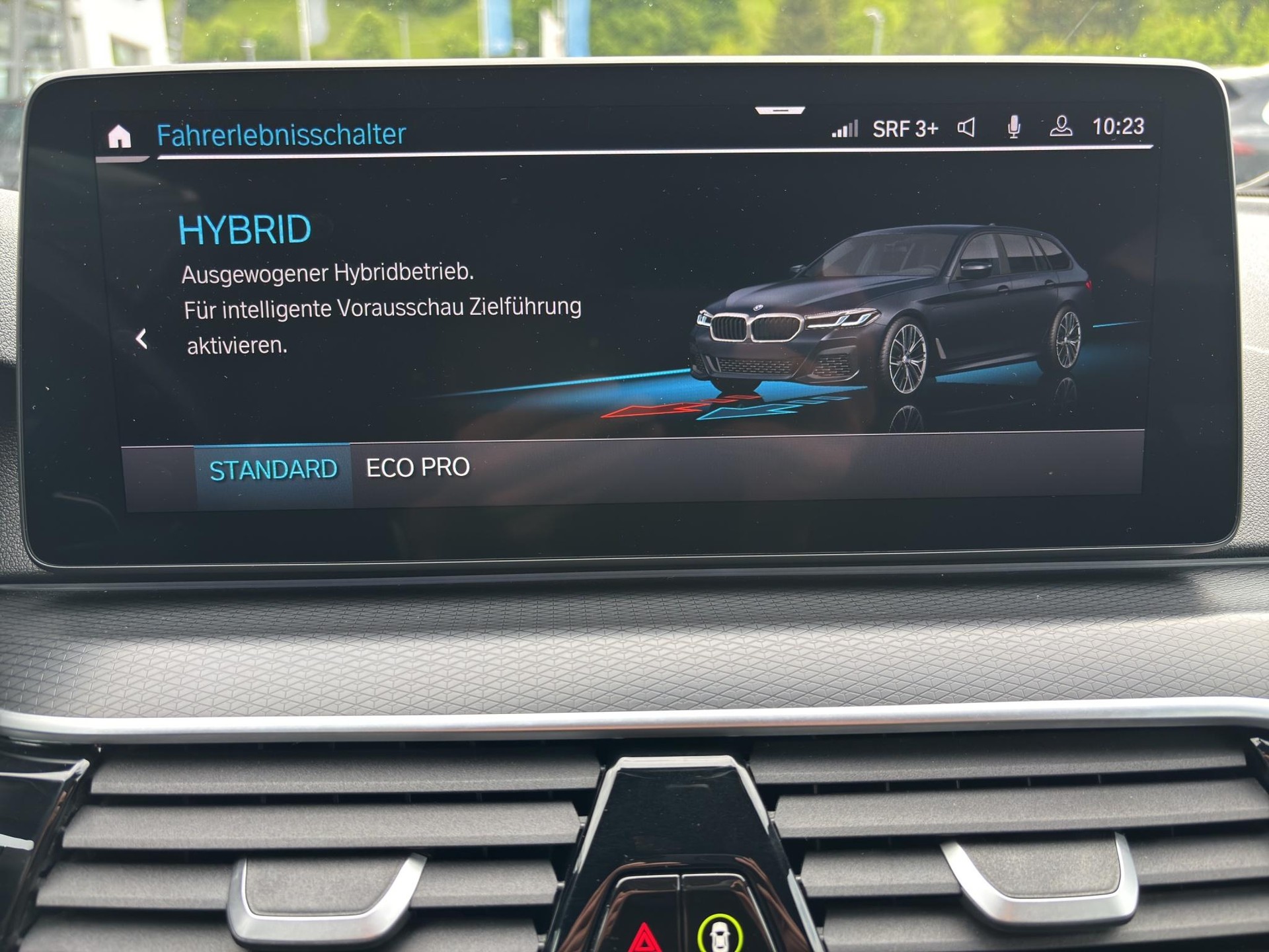 BMW 530e xDrive Touring M Sport Steptronic-image-7