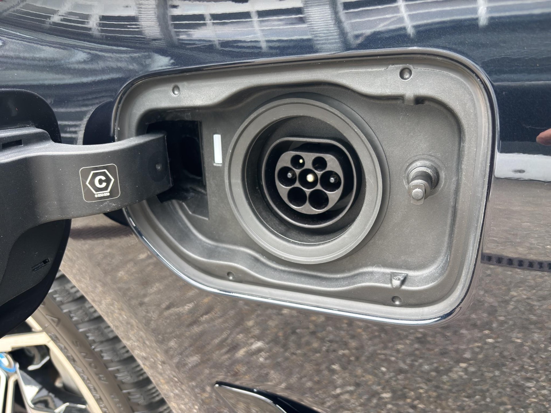BMW 530e xDrive Touring M Sport Steptronic-image-25