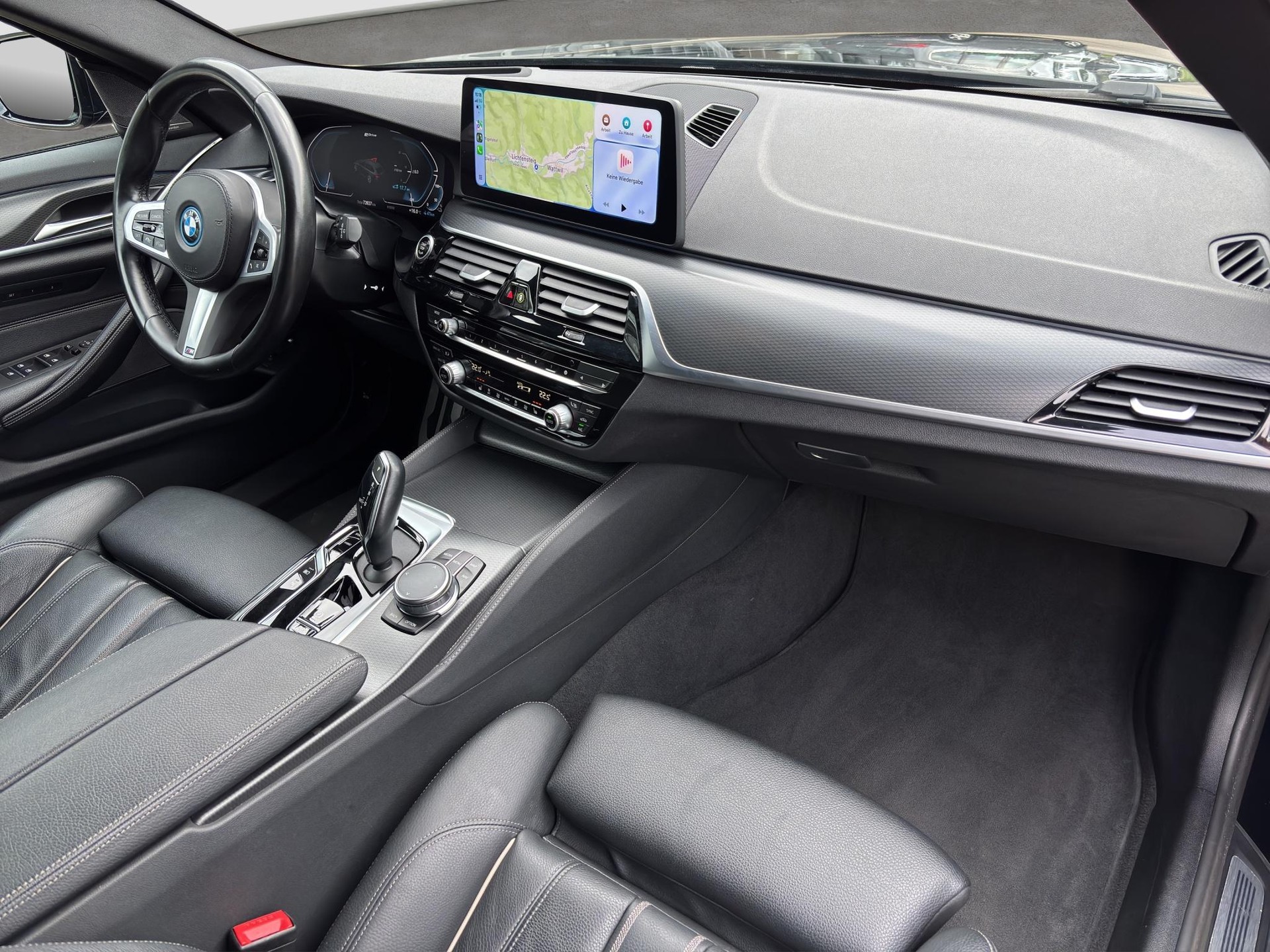 BMW 530e xDrive Touring M Sport Steptronic-image-13