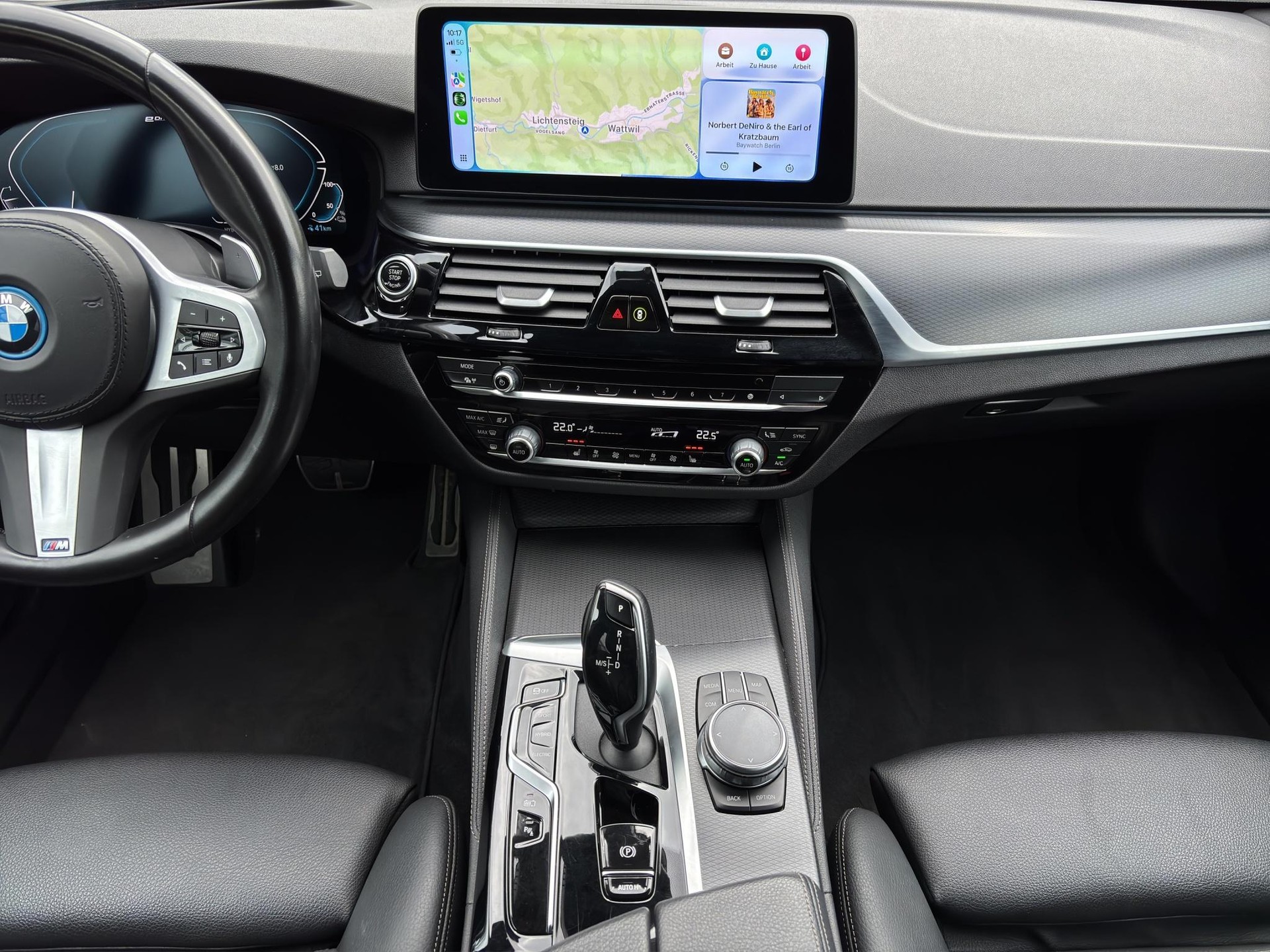 BMW 530e xDrive Touring M Sport Steptronic-image-6