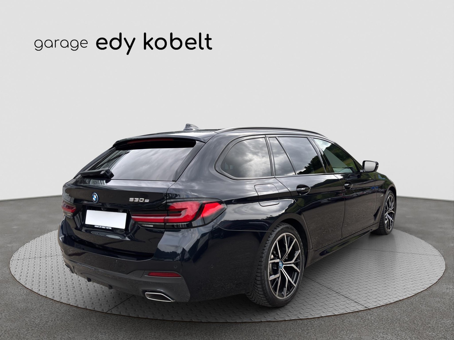 BMW 530e xDrive Touring M Sport Steptronic-image-20
