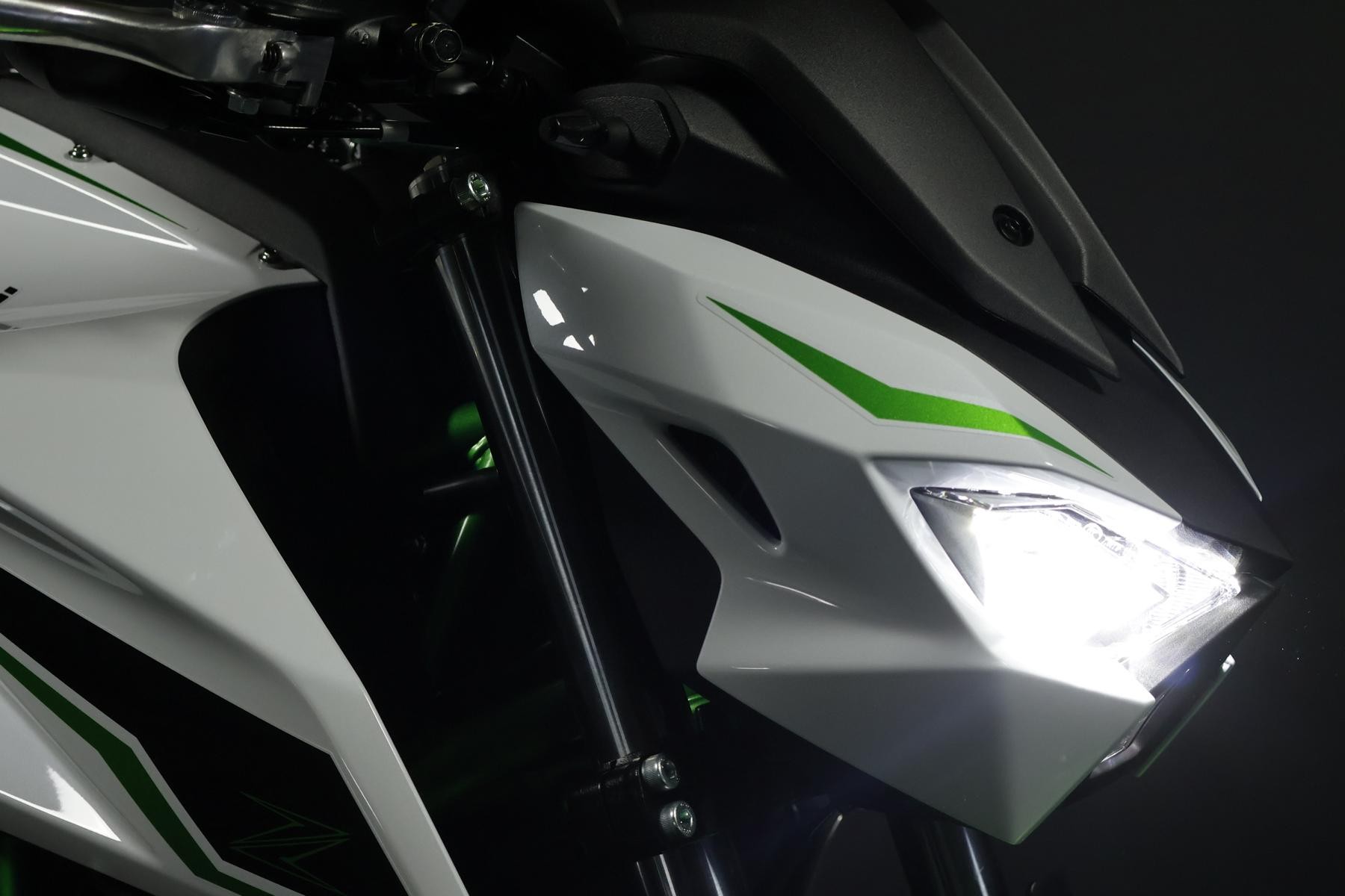 KAWASAKI Z 650 S (50/35 KW) Level 2-showroom-element-3