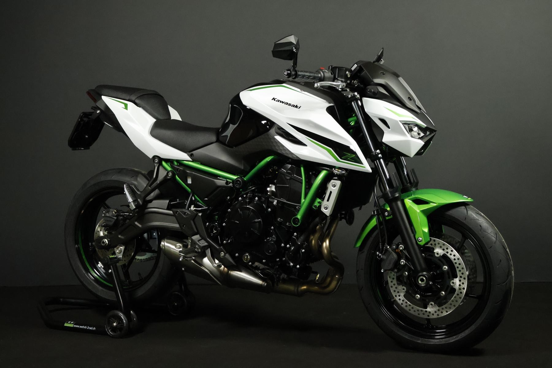 KAWASAKI Z 650 S (50/35 KW) Level 2-showroom-element-2