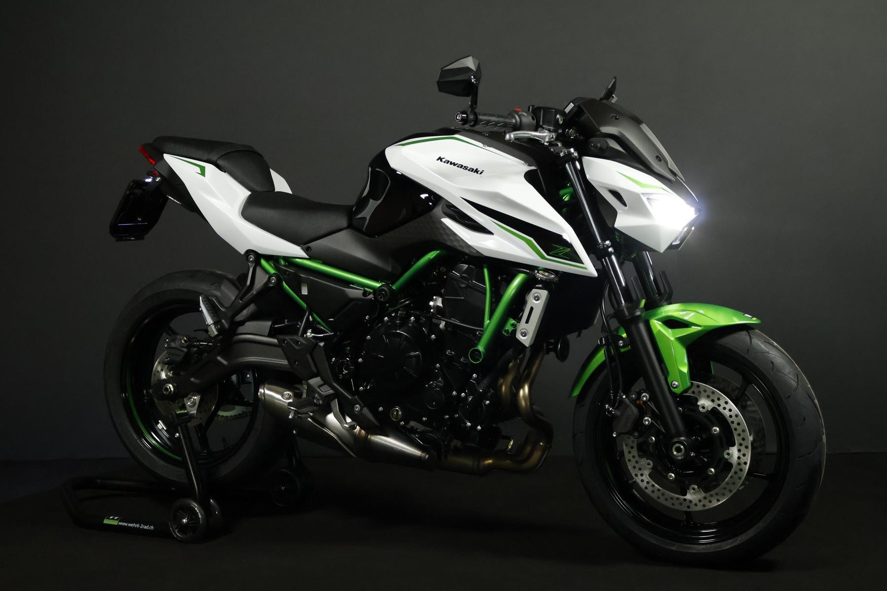 KAWASAKI Z 650 S (50/35 KW) Level 2-showroom-element-1