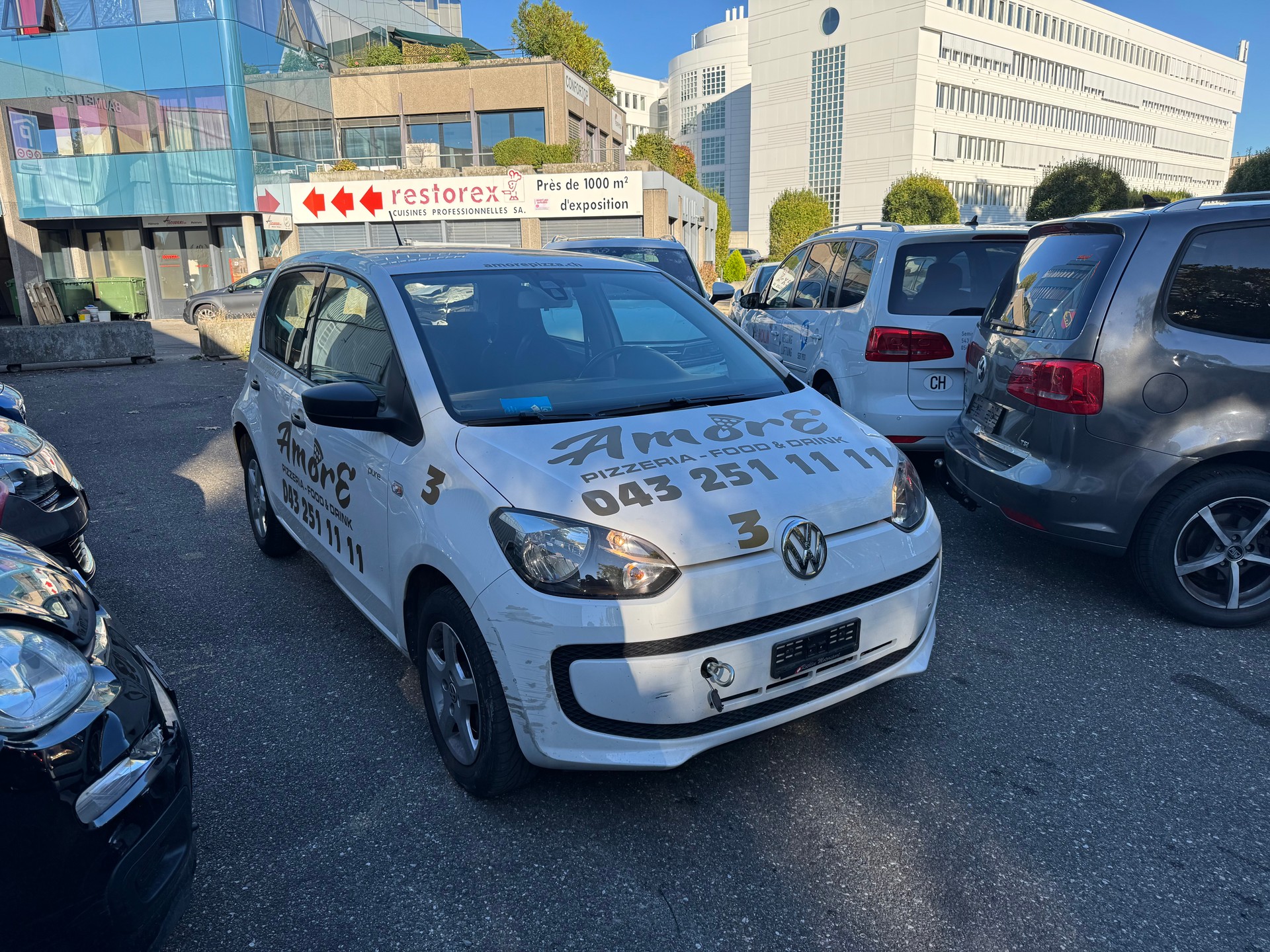 VW Up 1.0 white up Art on Ice-image-4