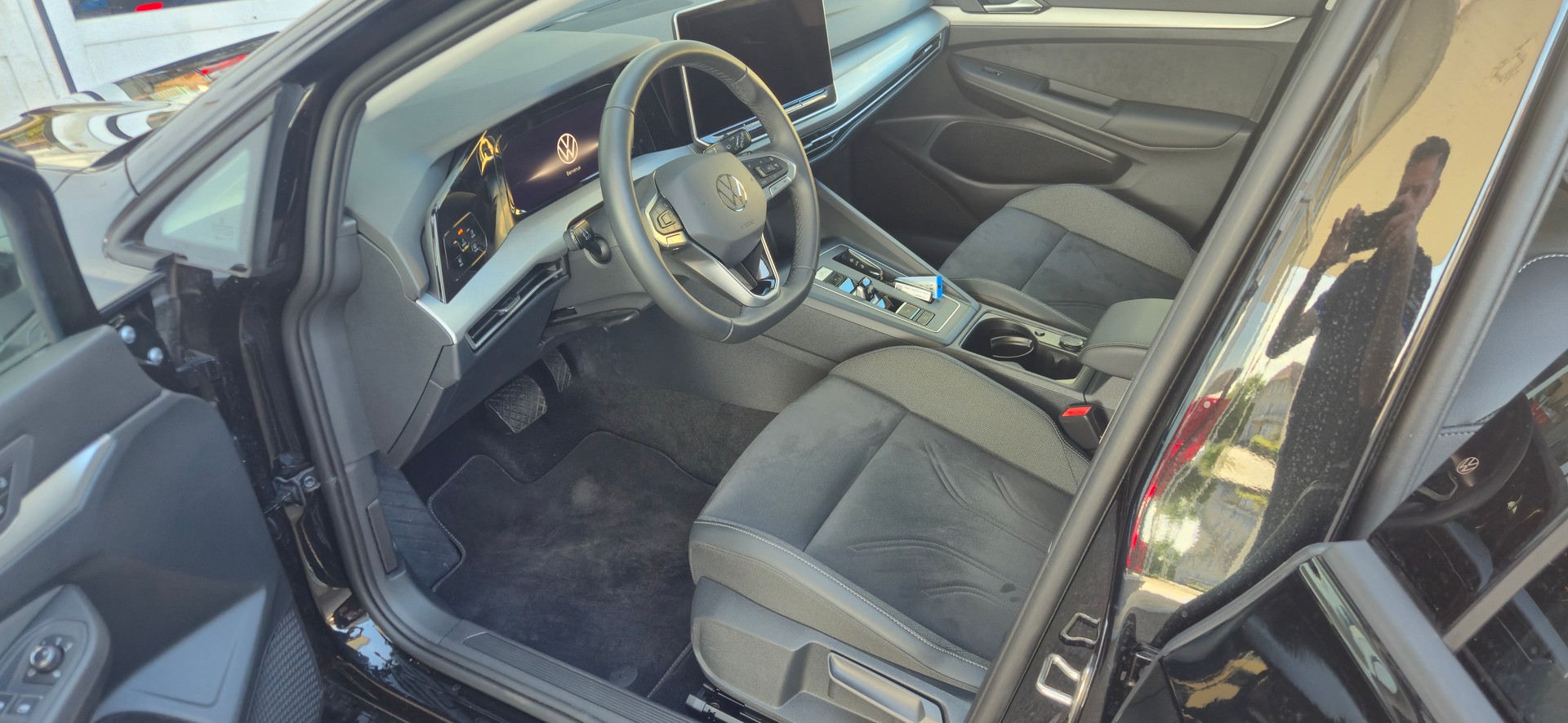 VW Golf 1.5 e TSI mHEV United DSG-image-9