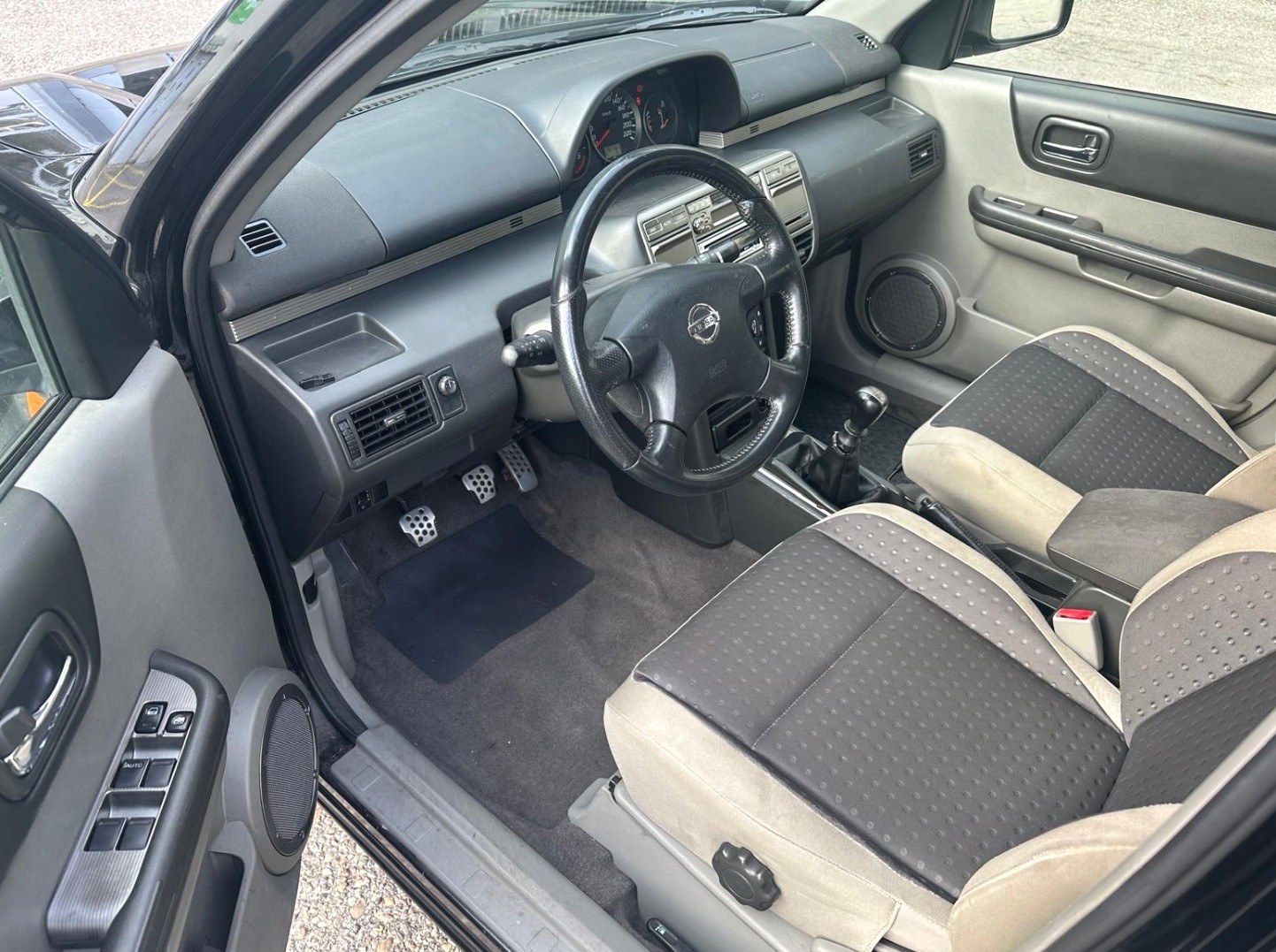 NISSAN X-Trail 2.2 DCI Comfort-image-8