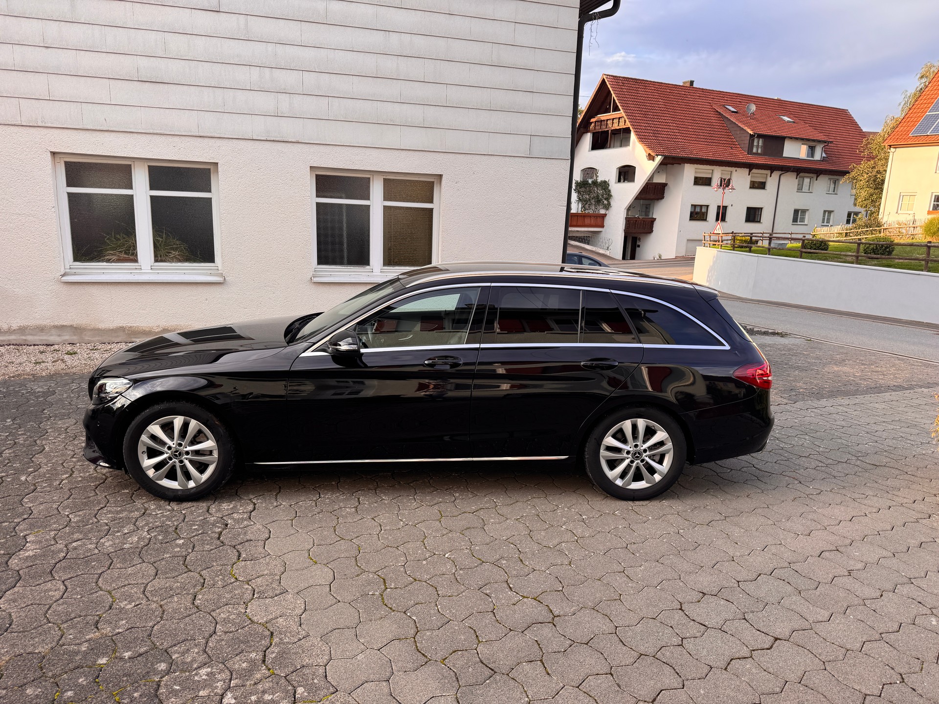 MERCEDES-BENZ C 180 Avantgarde-image-3