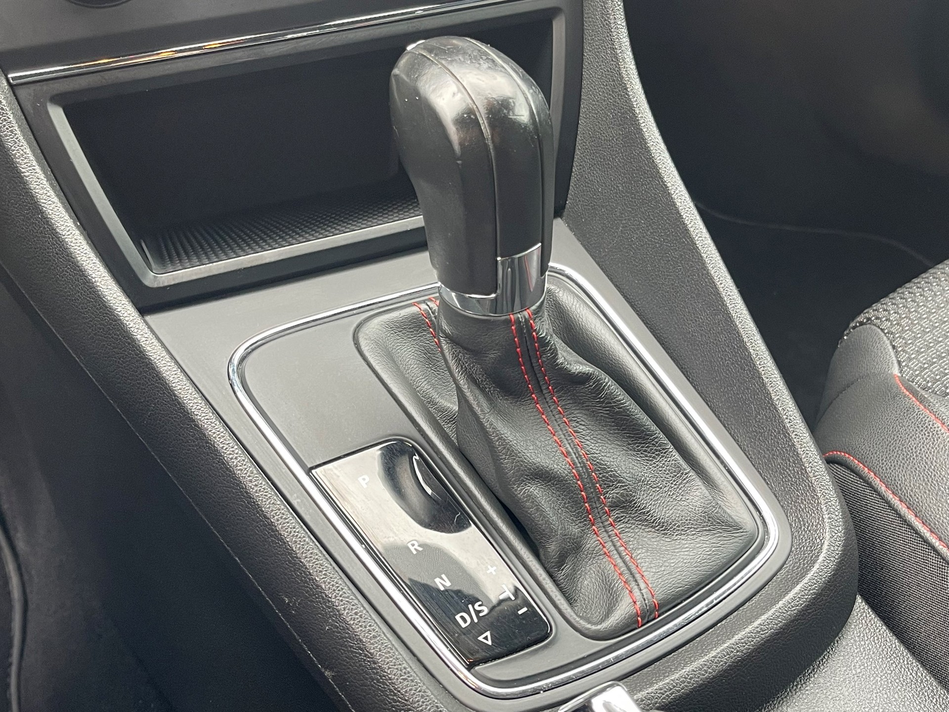 SEAT Leon 2.0 TDI FR DSG-image-13