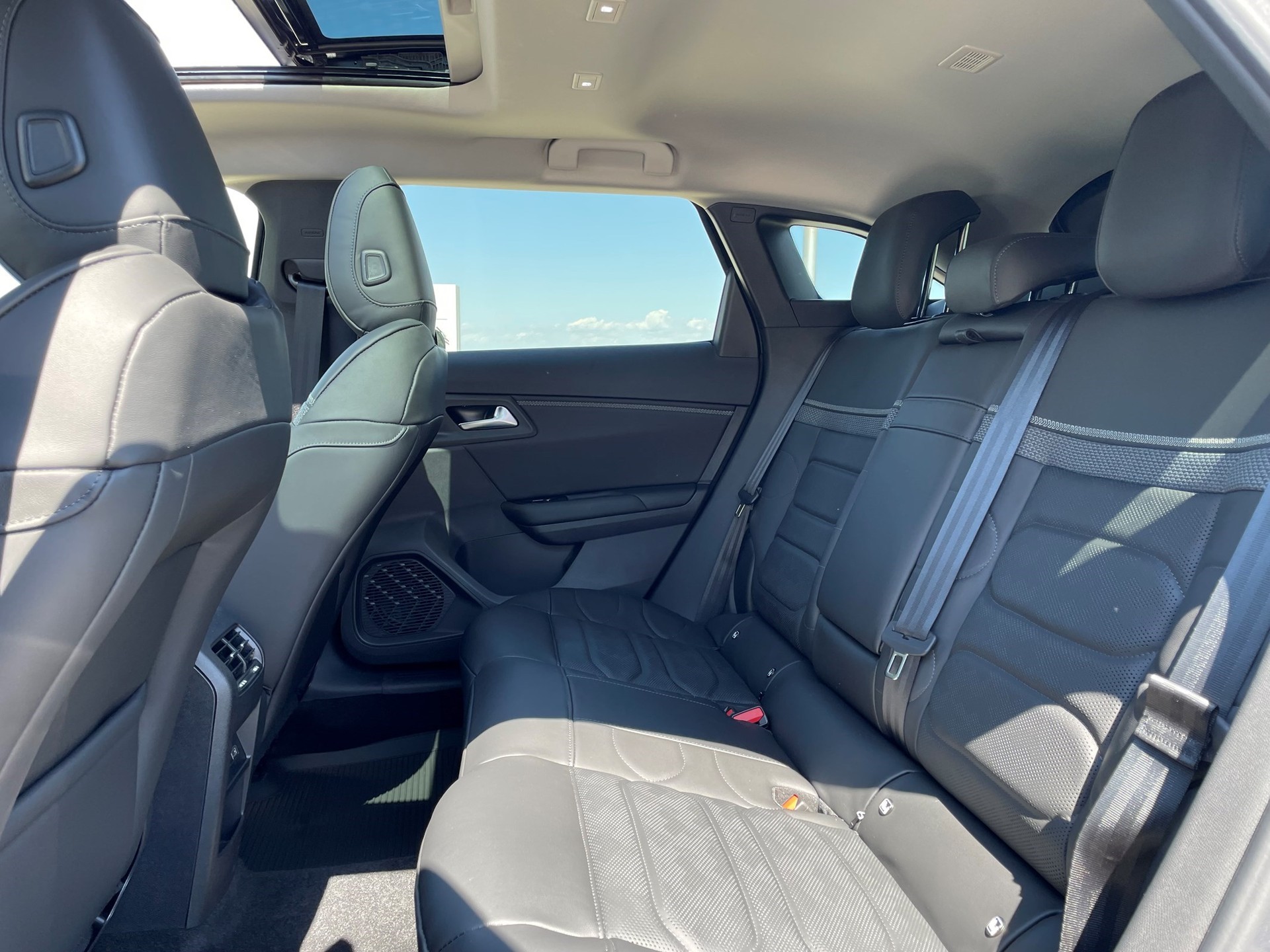 CITROEN C5 X 1.6i PureTech Shine EAT8-image-22