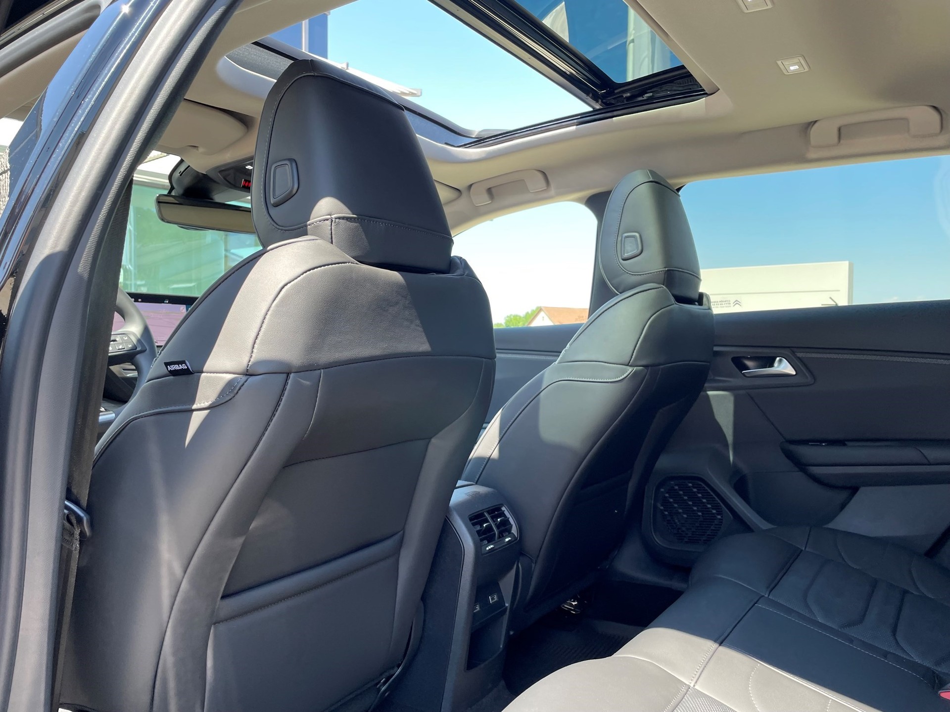 CITROEN C5 X 1.6i PureTech Shine EAT8-image-23