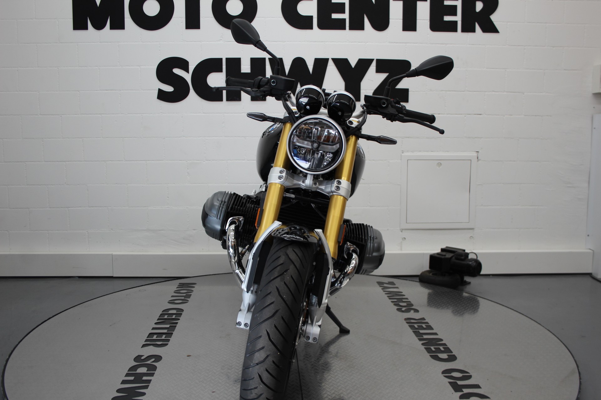 BMW R 12 nineT-showroom-element-2