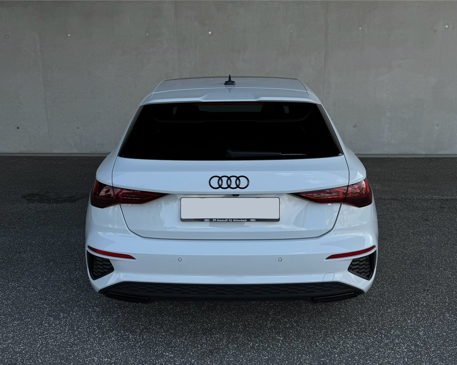 AUDI A3 Sportback 35 TFSI S line Attraction-image-2