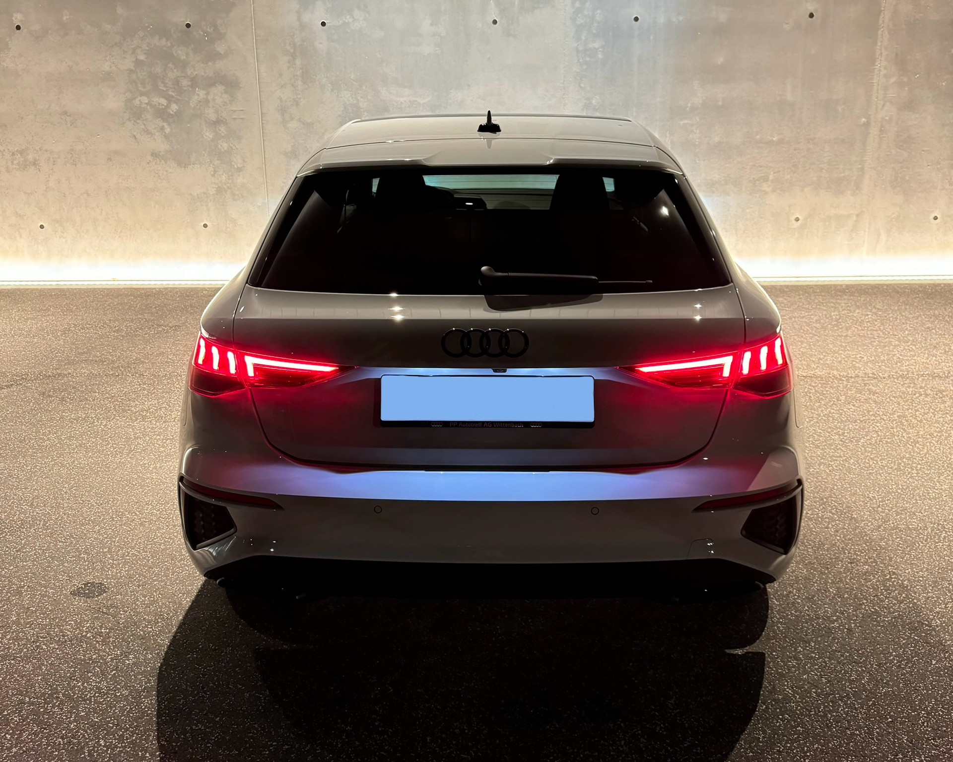 AUDI A3 Sportback 35 TFSI S line Attraction-image-8