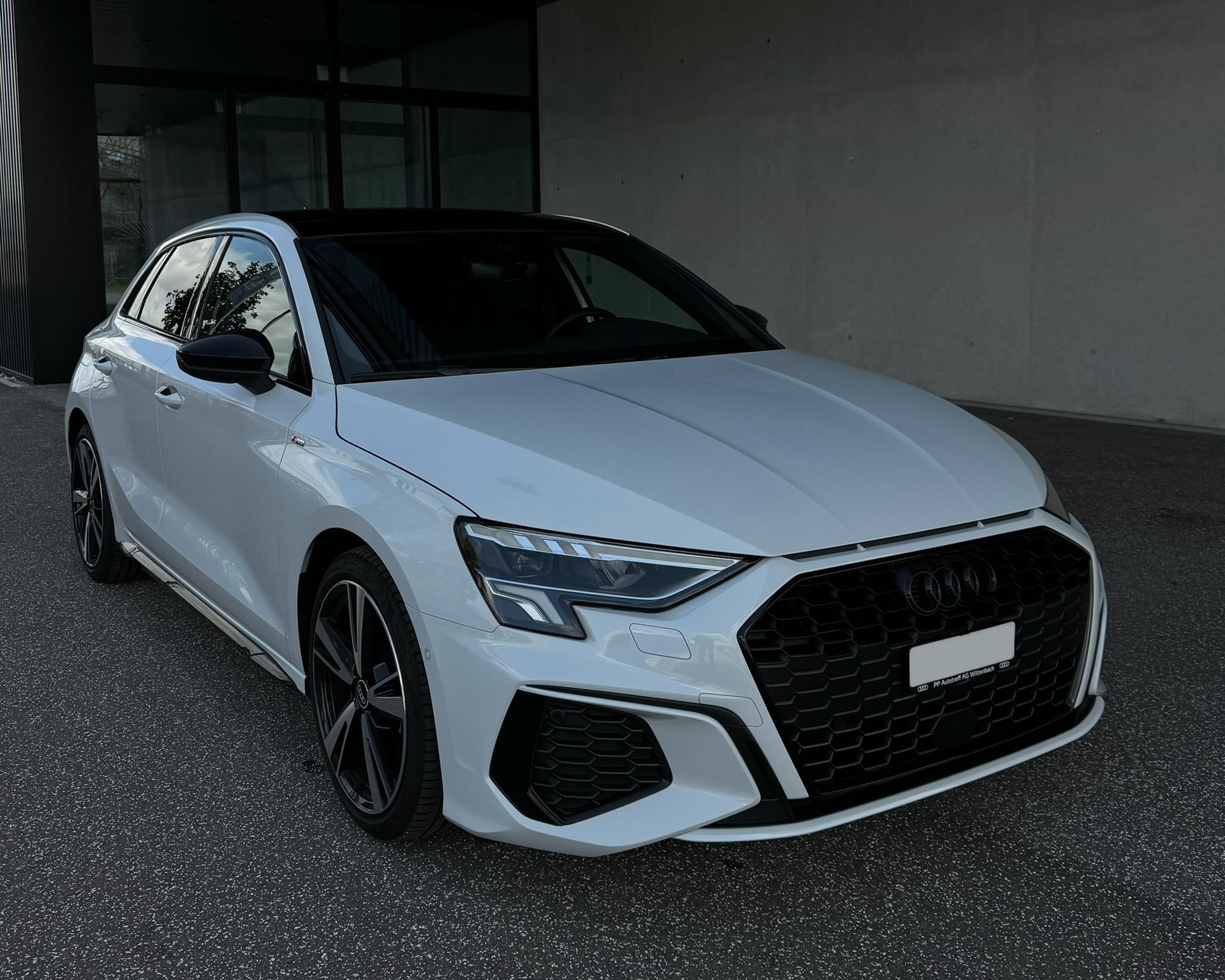 AUDI A3 Sportback 35 TFSI S line Attraction-image-0