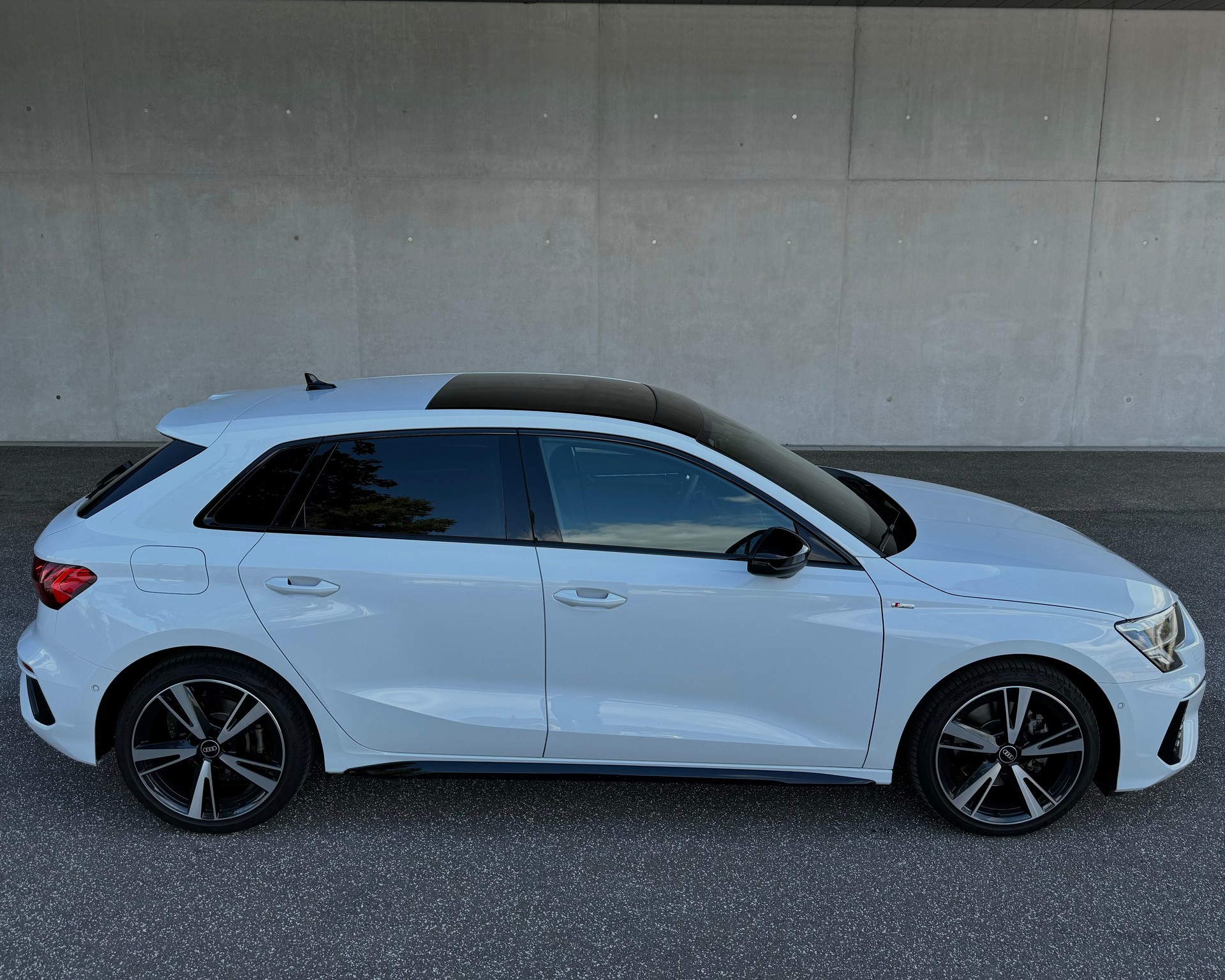 AUDI A3 Sportback 35 TFSI S line Attraction-image-3