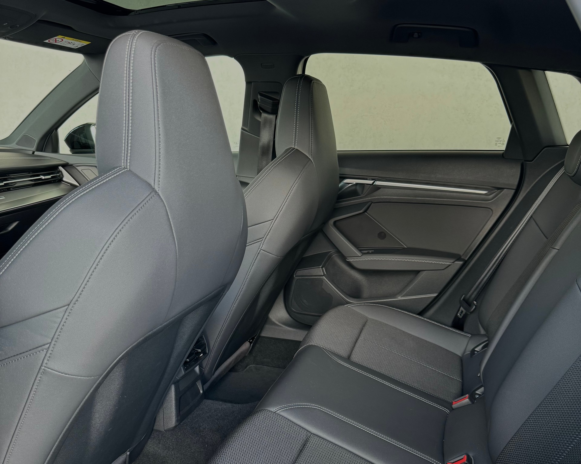 AUDI A3 Sportback 35 TFSI S line Attraction-image-6