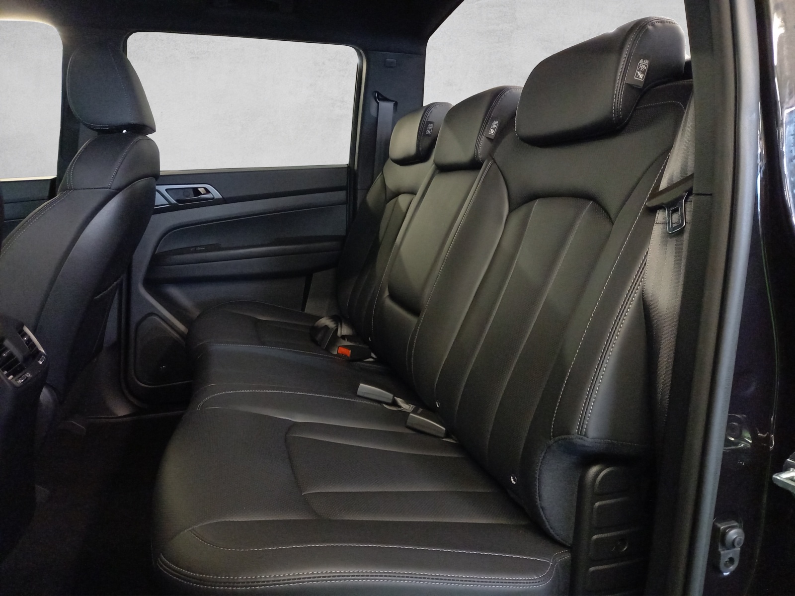 KGM-SsangYong Musso 2.2 e-XDI Blackline-image-12