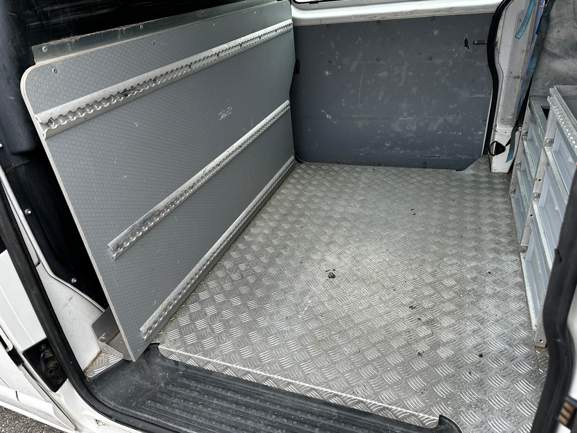 VW T6 2.0 TDI 4Motion-image-8