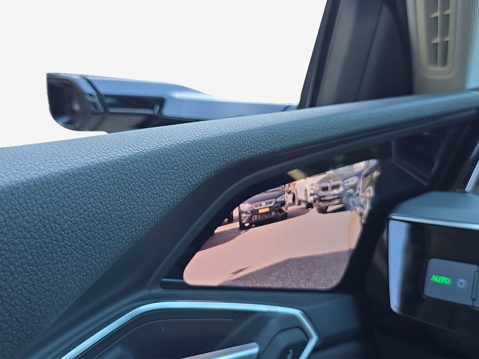 AUDI e-tron 50 Sportback quattro-image-10
